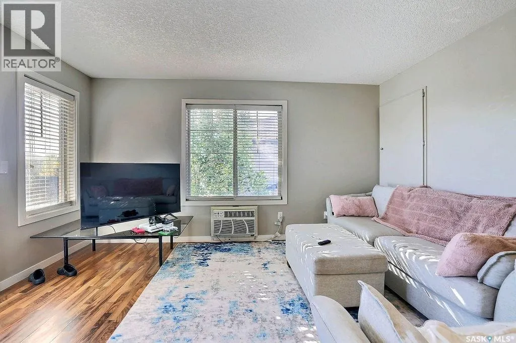 71 5537 Blake CRESCENT