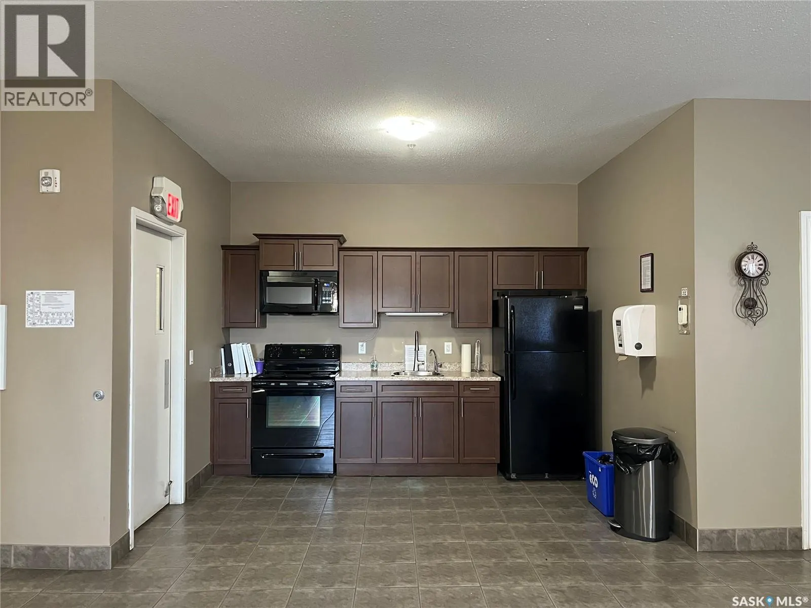204 1621 Dakota DRIVE
