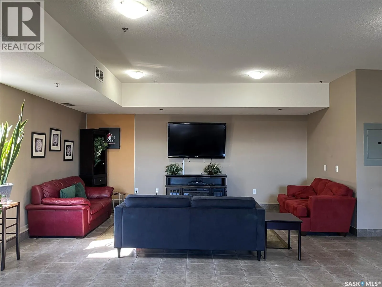 204 1621 Dakota DRIVE