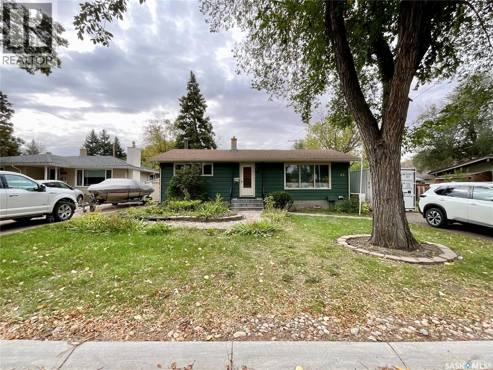 43 Hawthorne CRESCENT