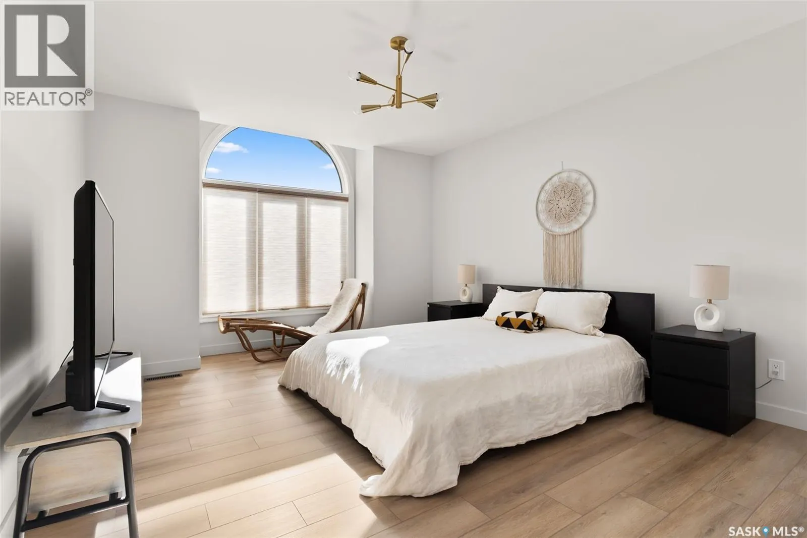 3807 Bow BAY