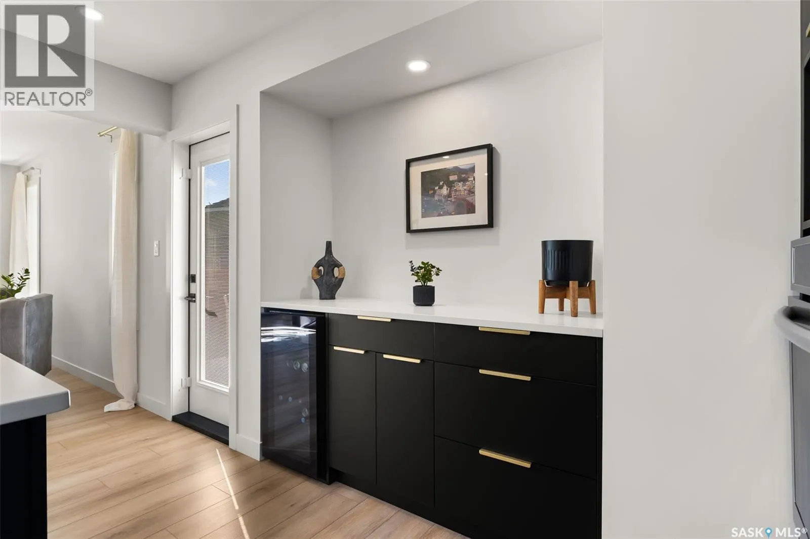 3807 Bow BAY