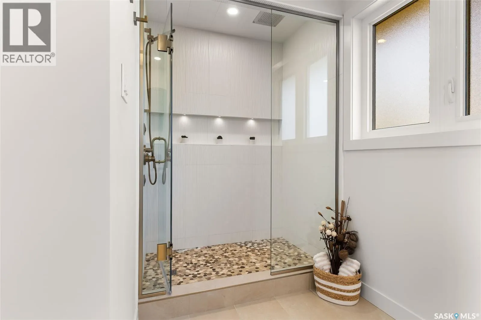3807 Bow BAY