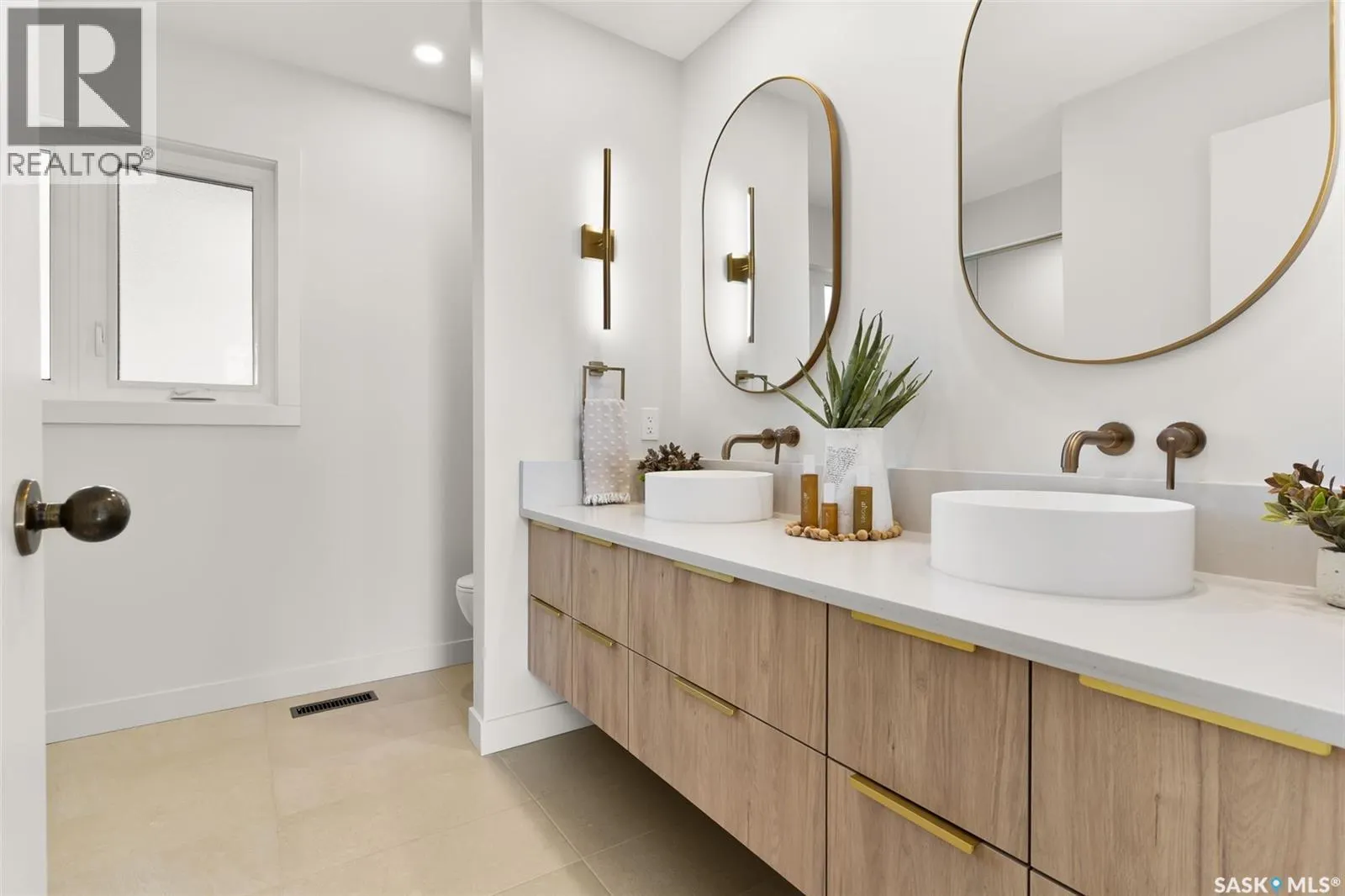 3807 Bow BAY