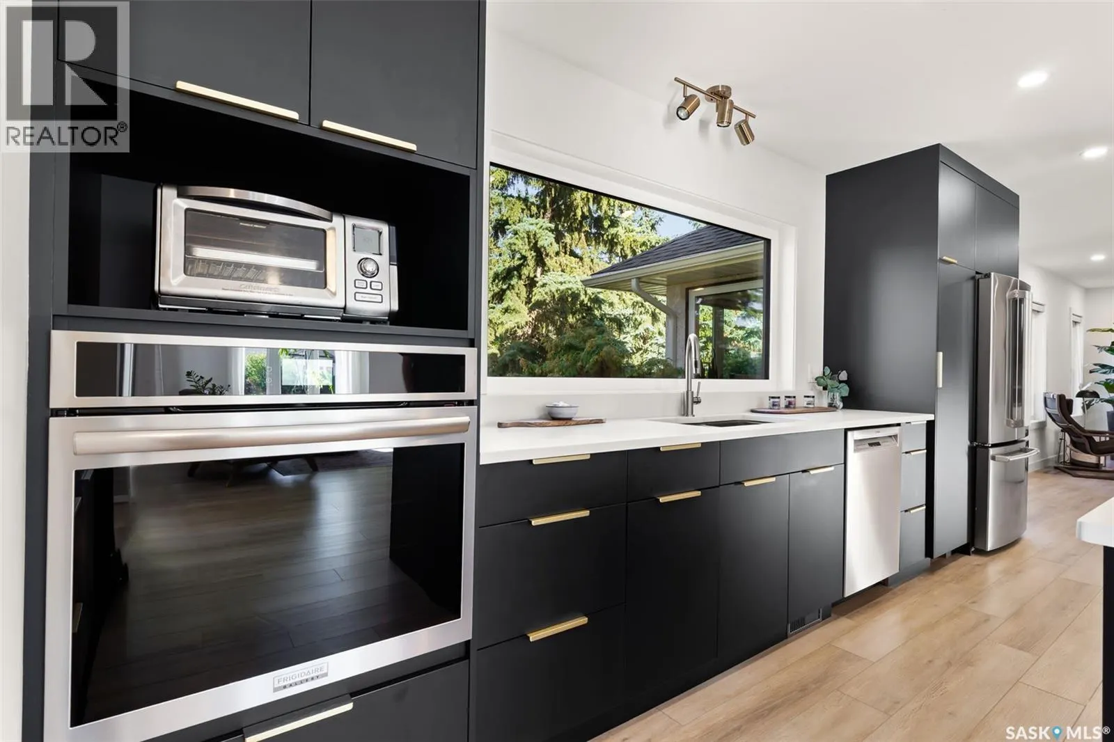 3807 Bow BAY