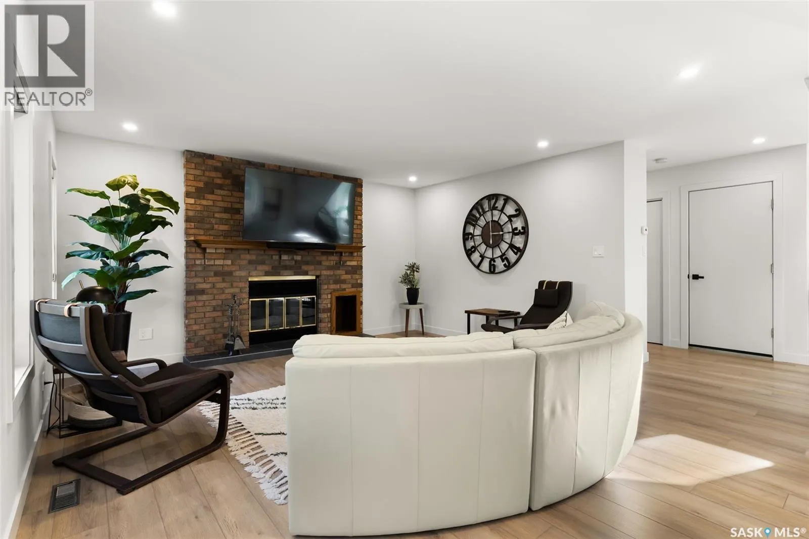 3807 Bow BAY