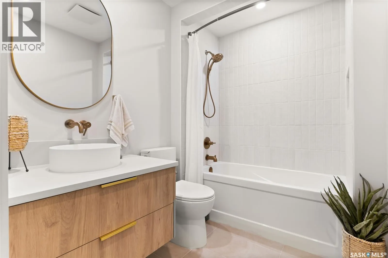 3807 Bow BAY