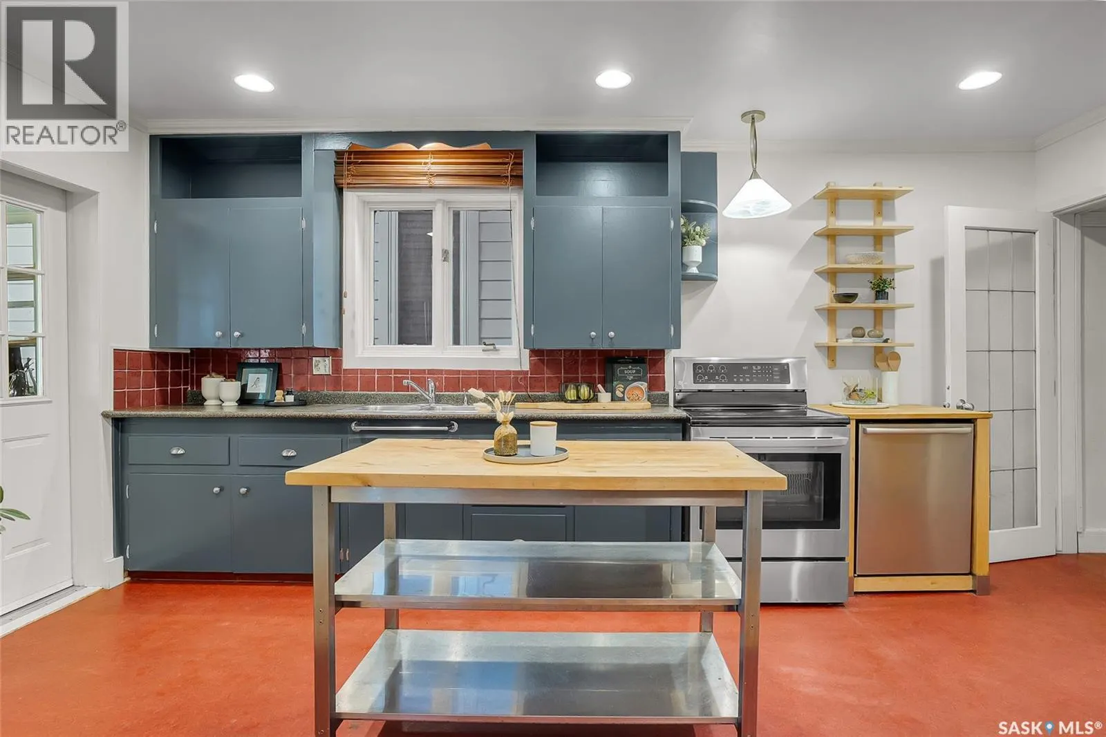420 6th STREET E