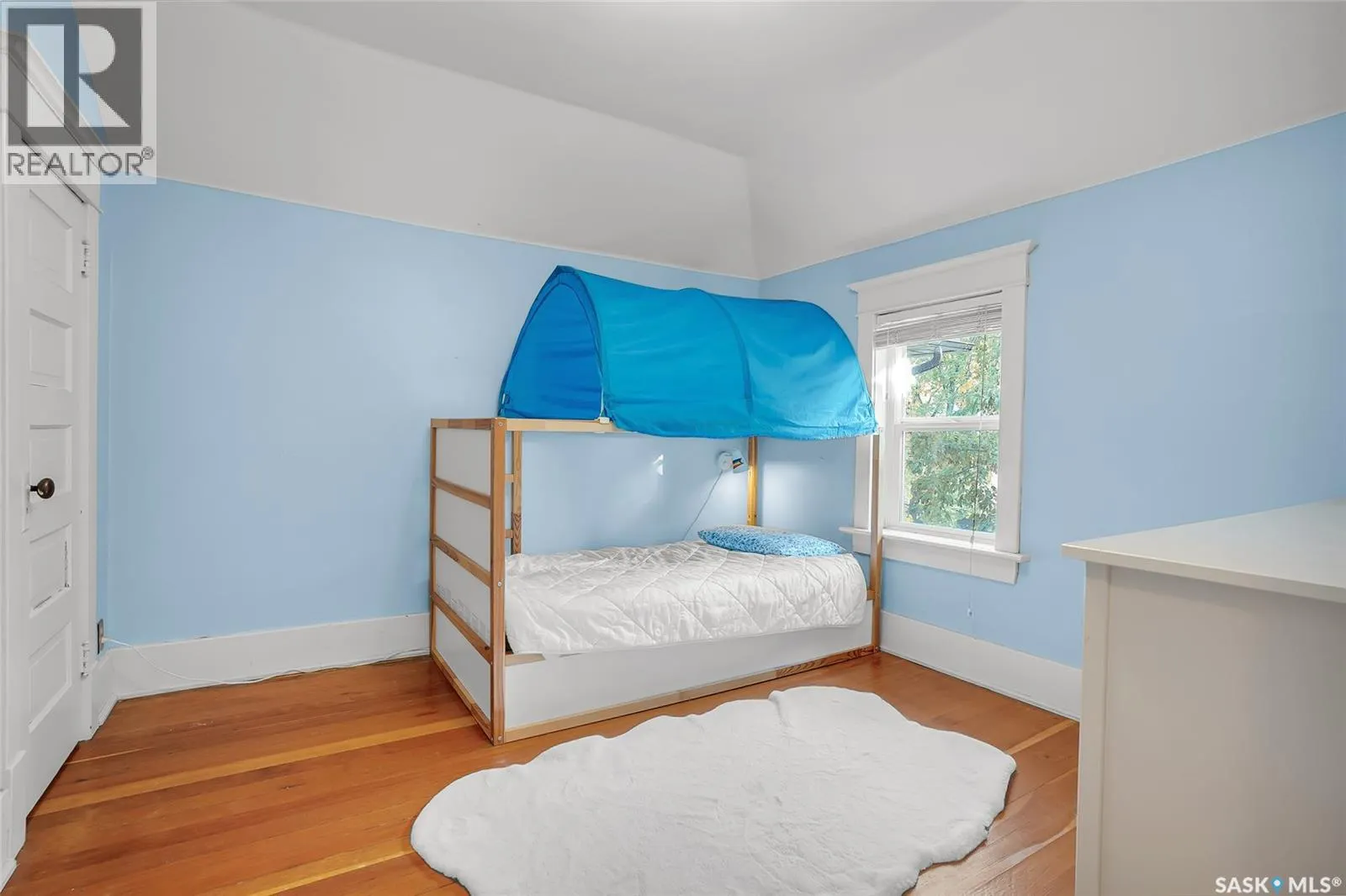 420 6th STREET E