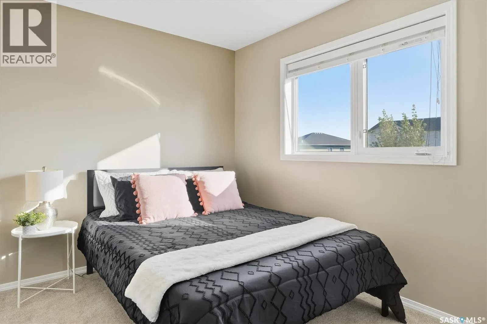 220 Warwick CRESCENT