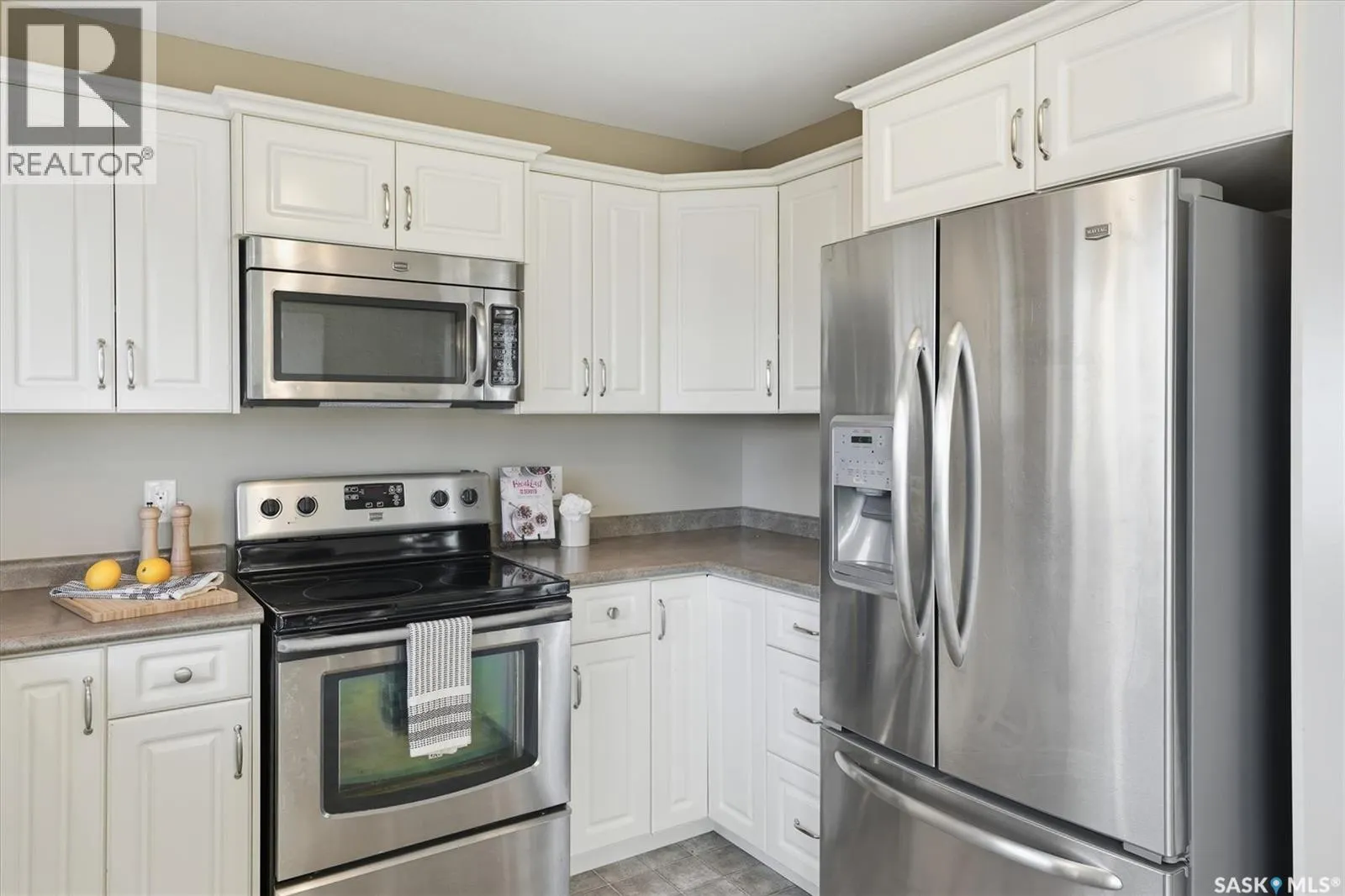 220 Warwick CRESCENT