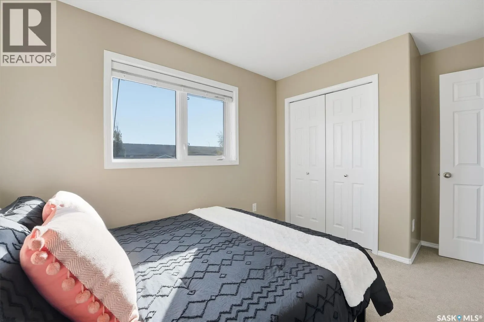 220 Warwick CRESCENT