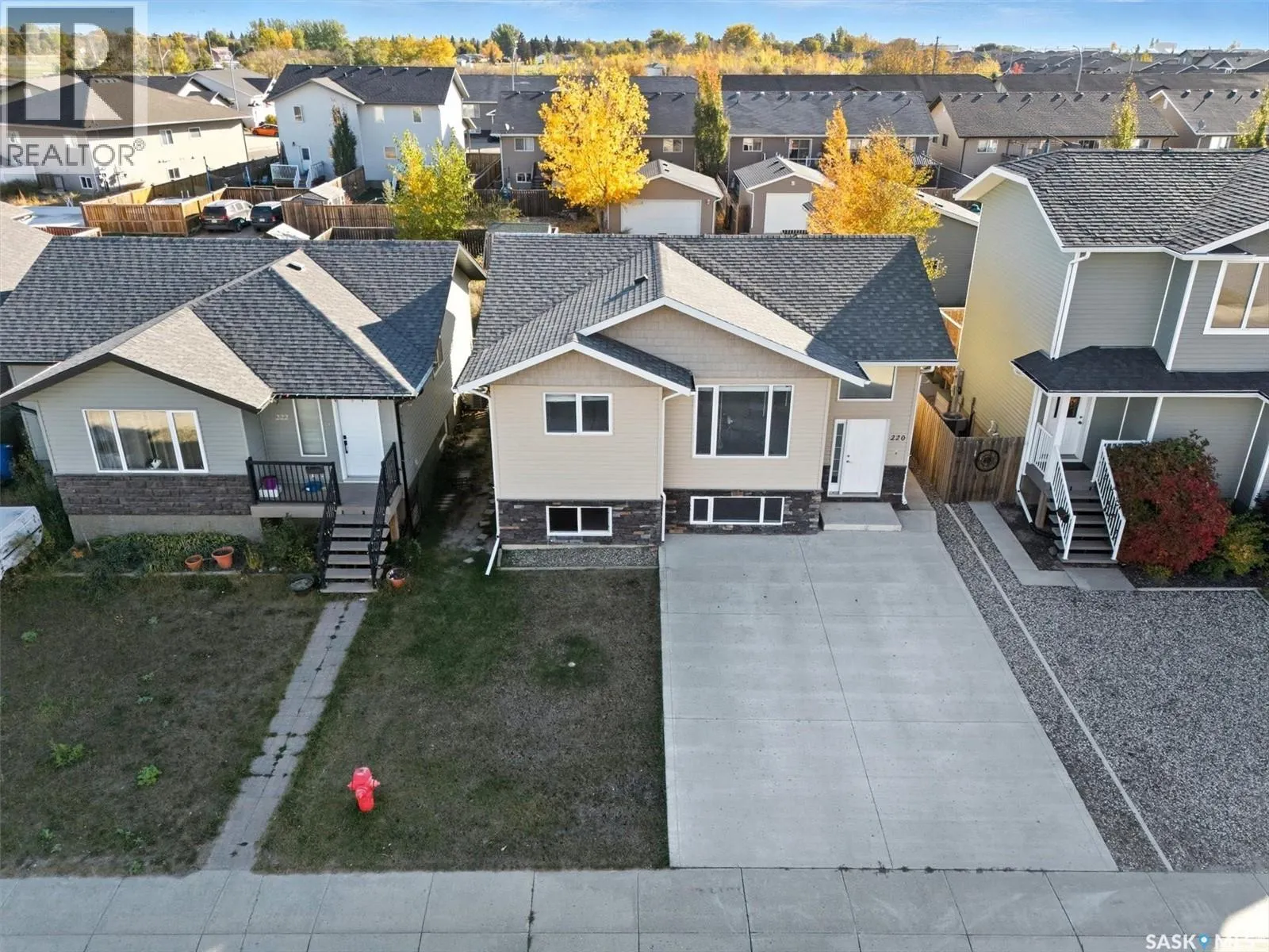 220 Warwick CRESCENT