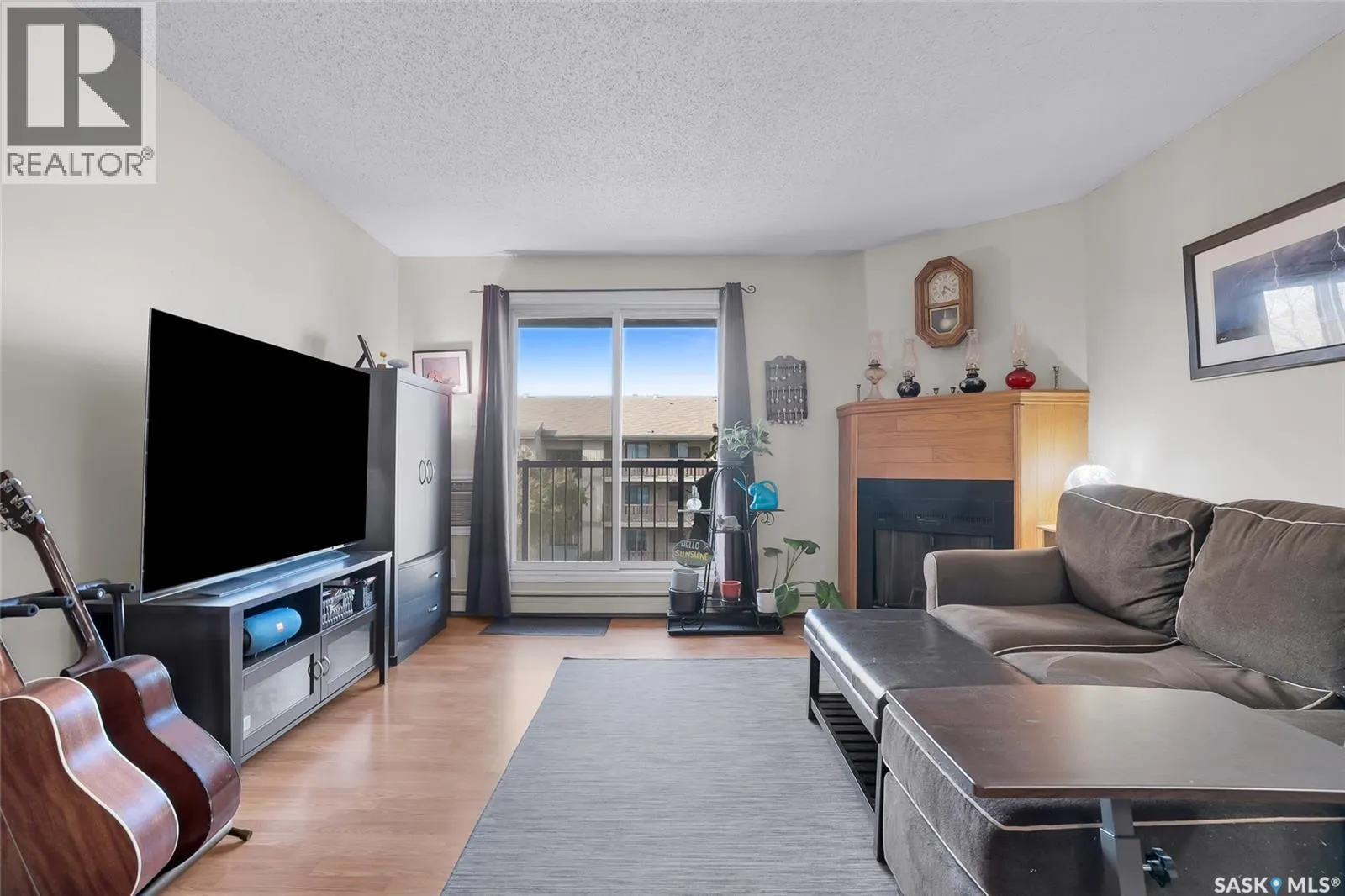 310B 4040 8th STREET E