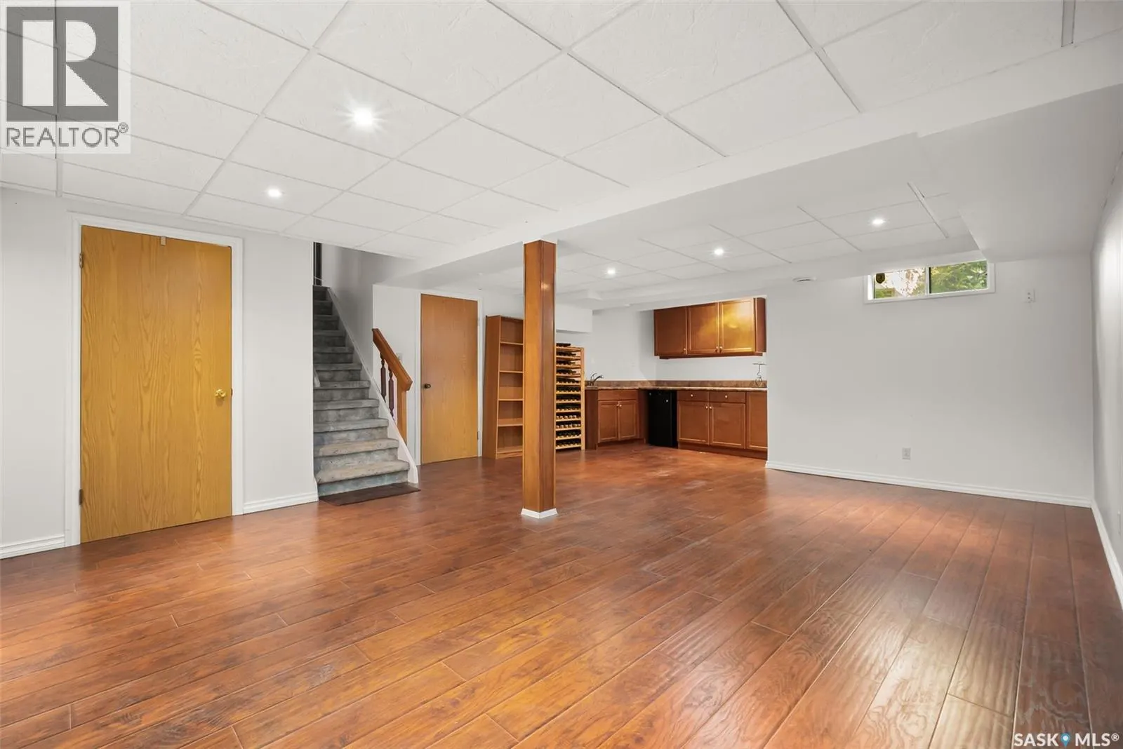 2938 Huget PLACE