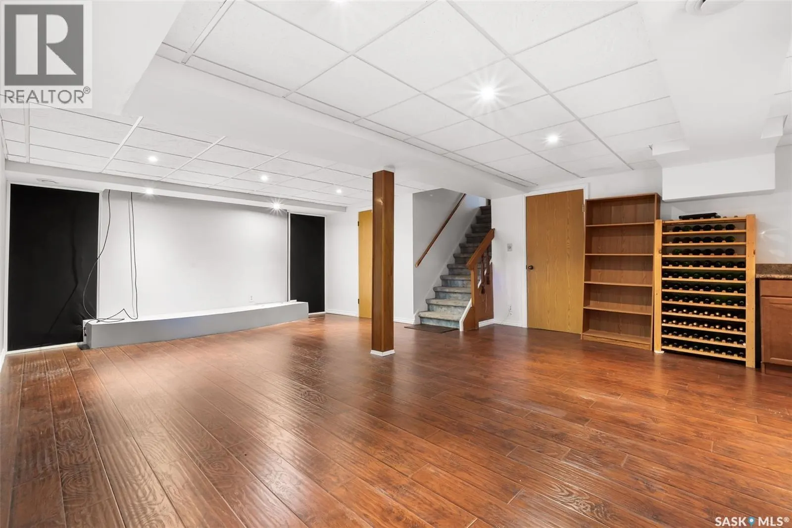2938 Huget PLACE