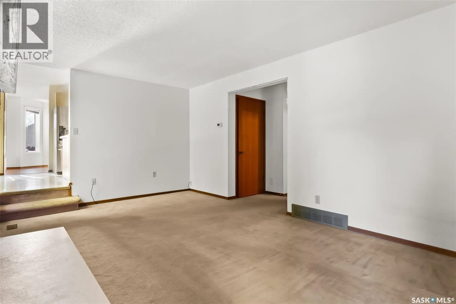 2938 Huget PLACE