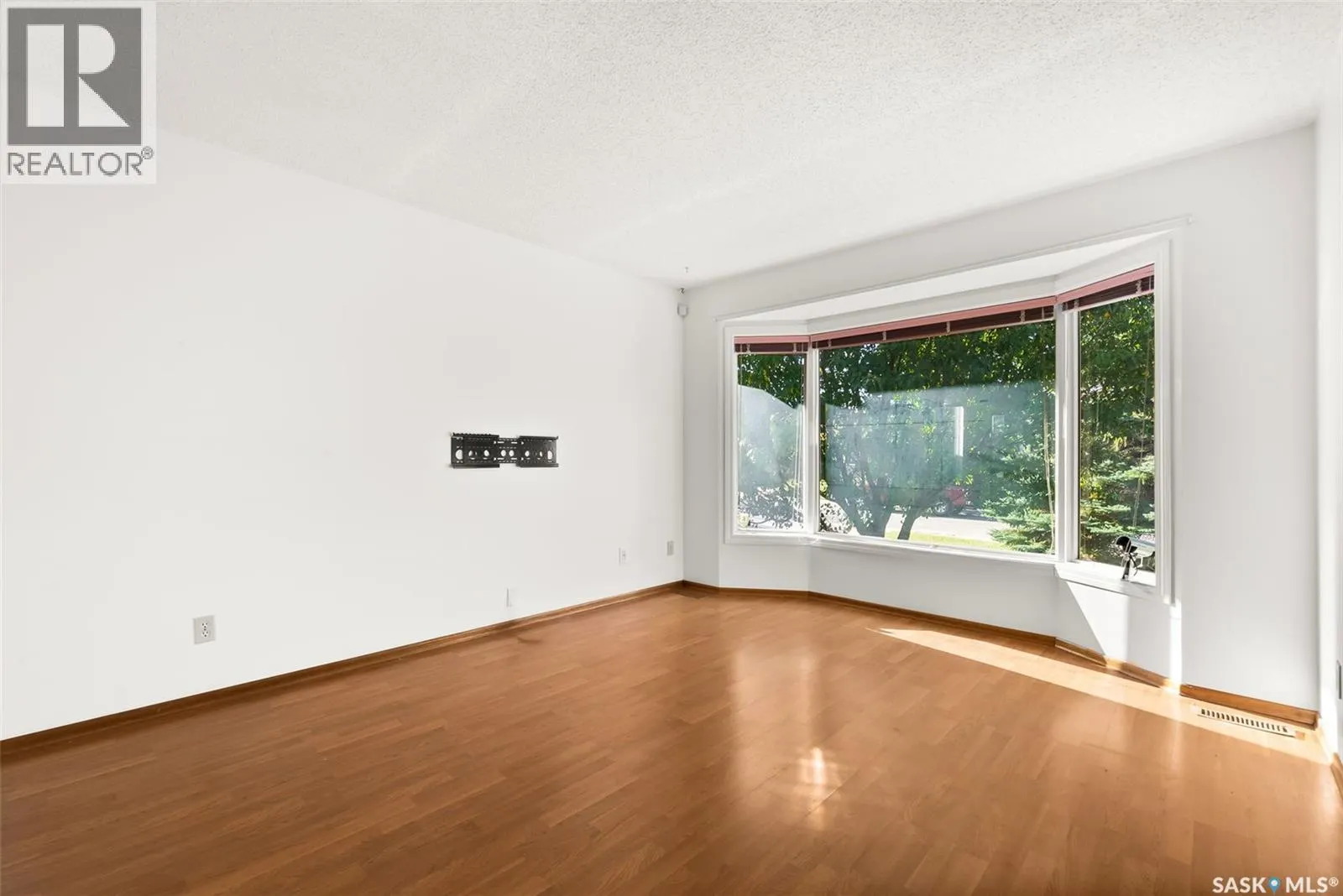 2938 Huget PLACE