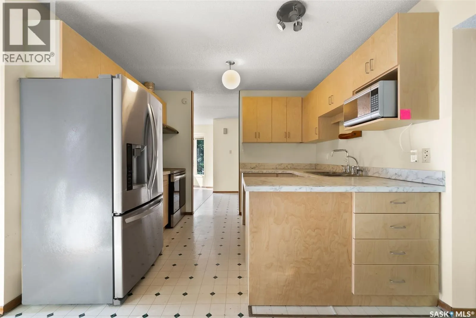 2938 Huget PLACE
