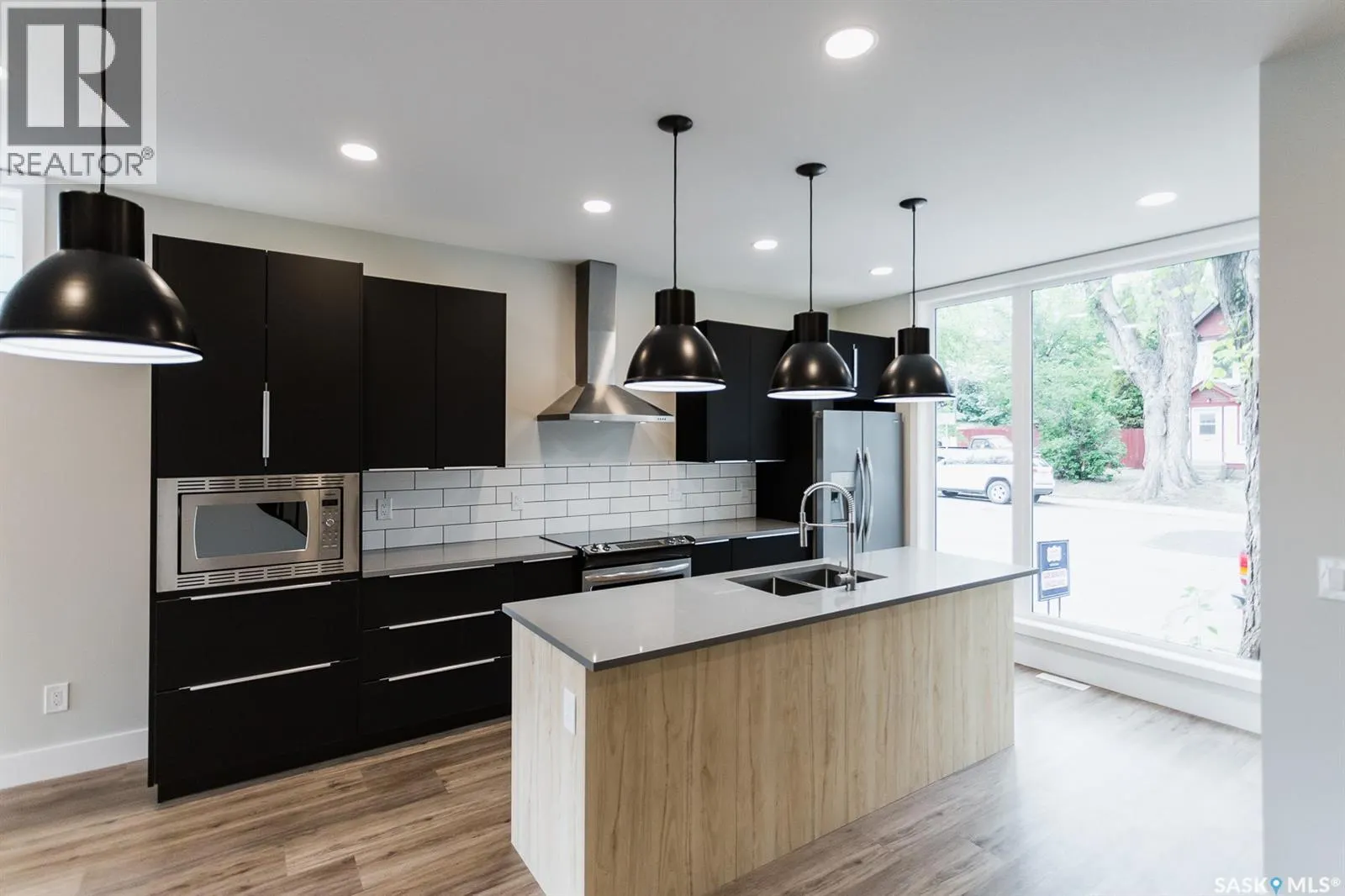 319 25th STREET W