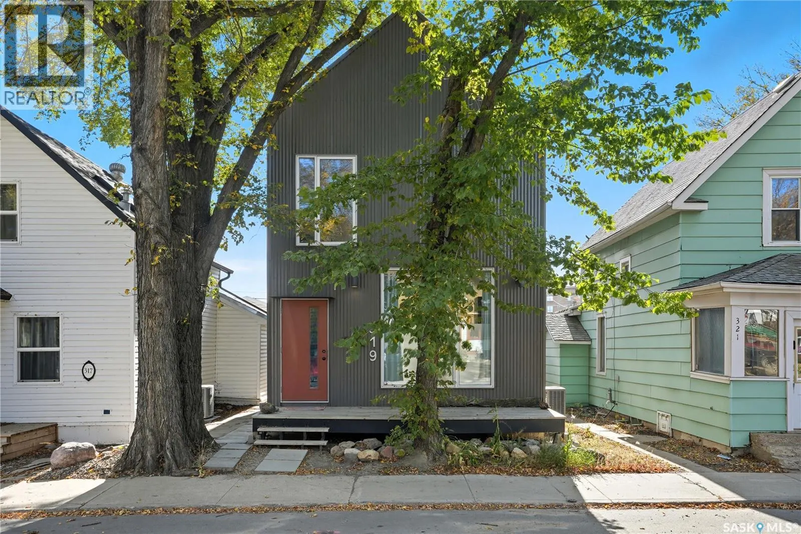 319 25th STREET W