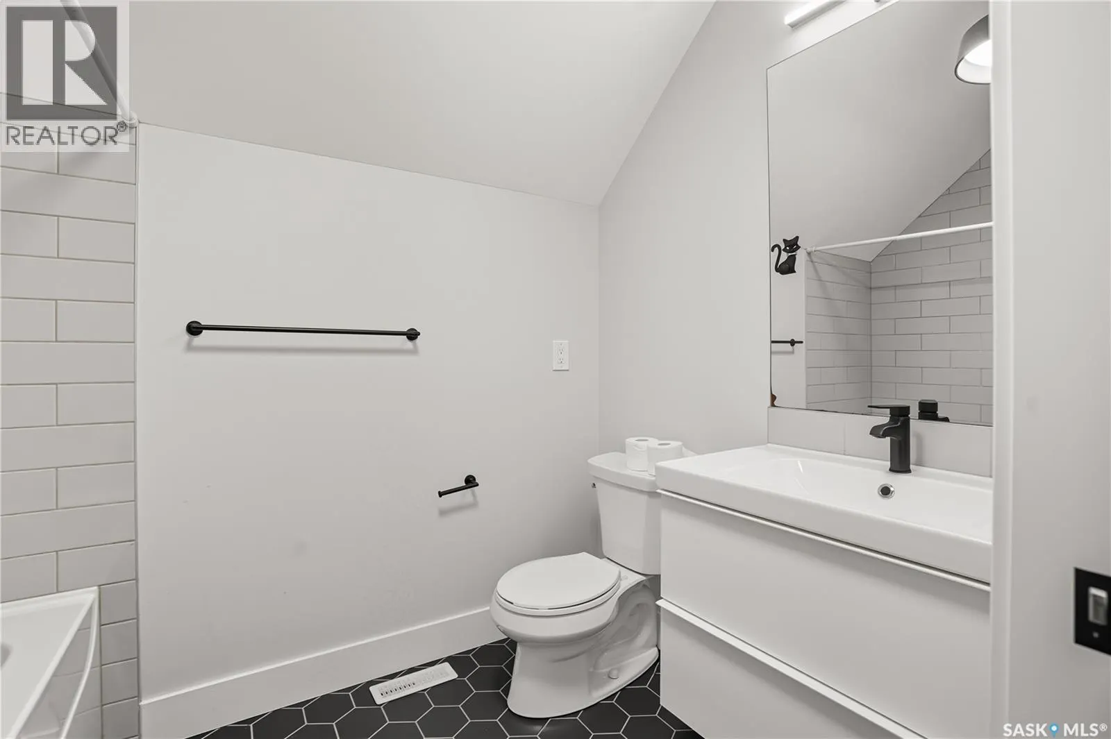 319 25th STREET W