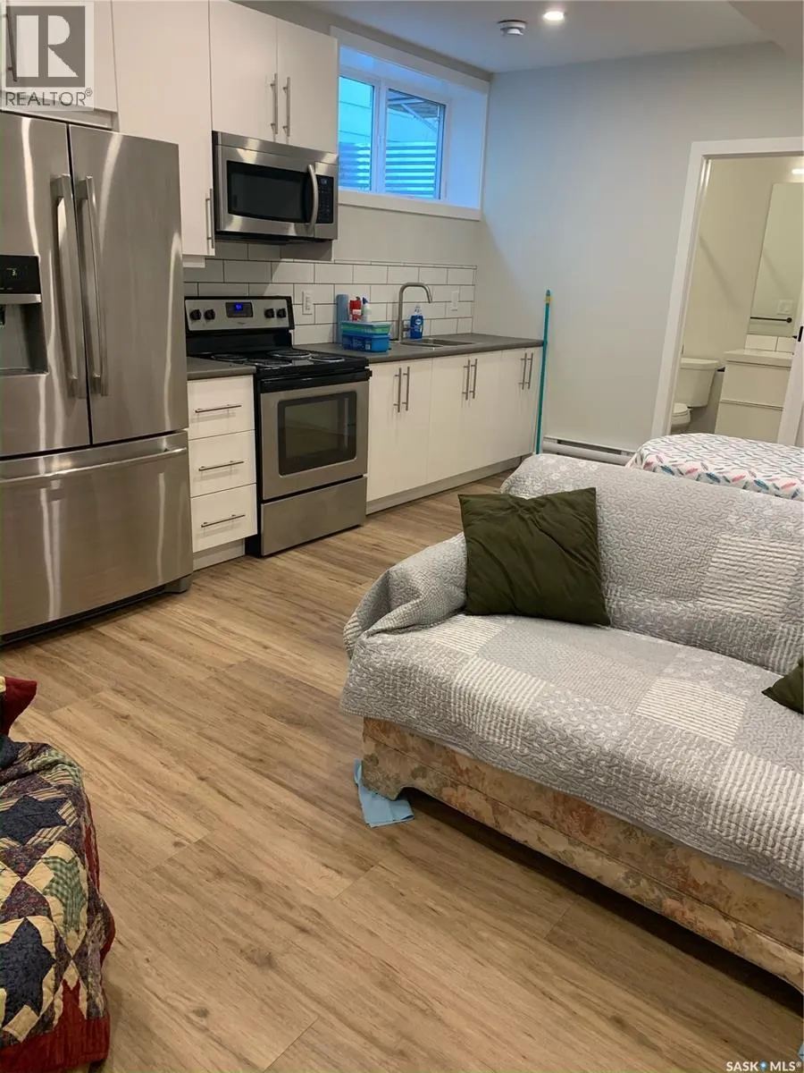 319 25th STREET W
