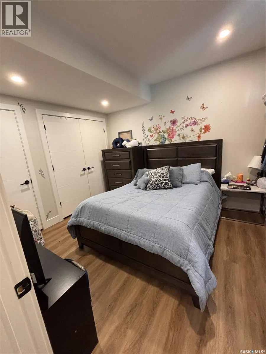 319 25th STREET W