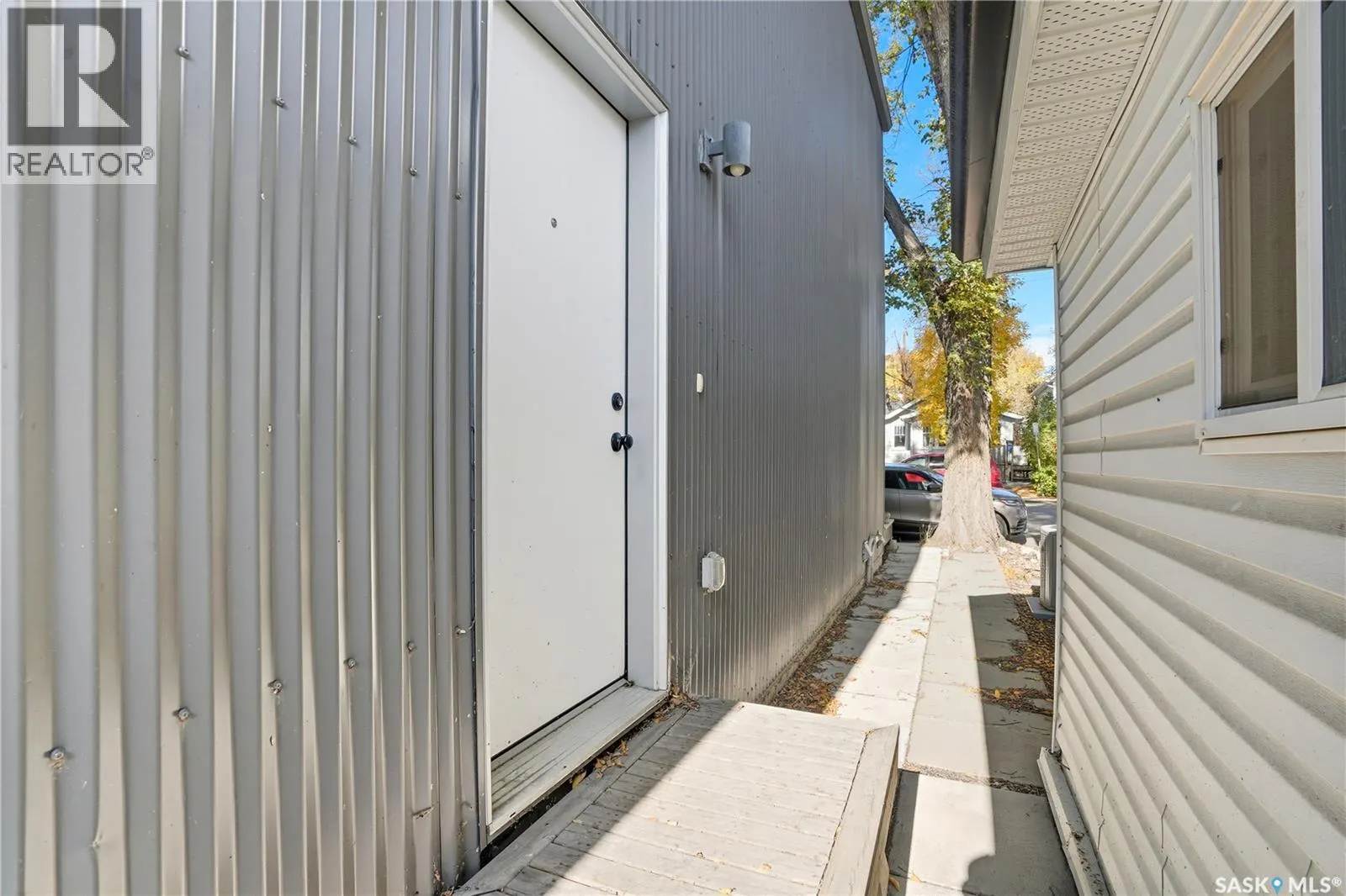 319 25th STREET W