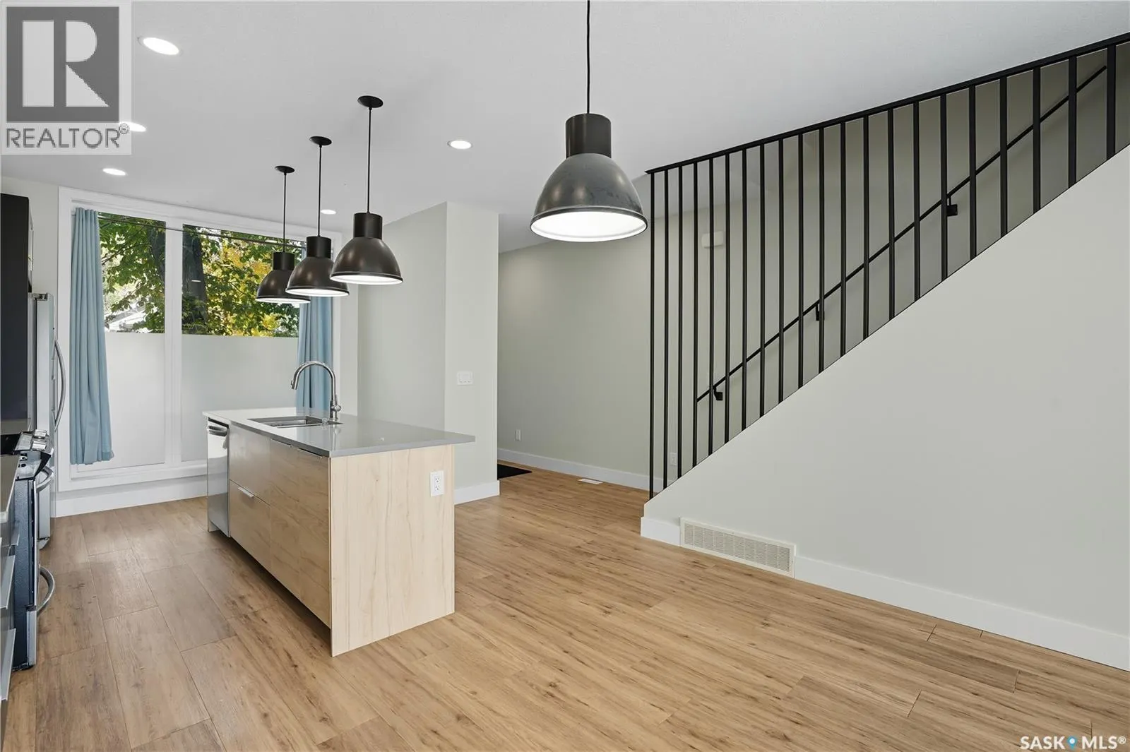 319 25th STREET W