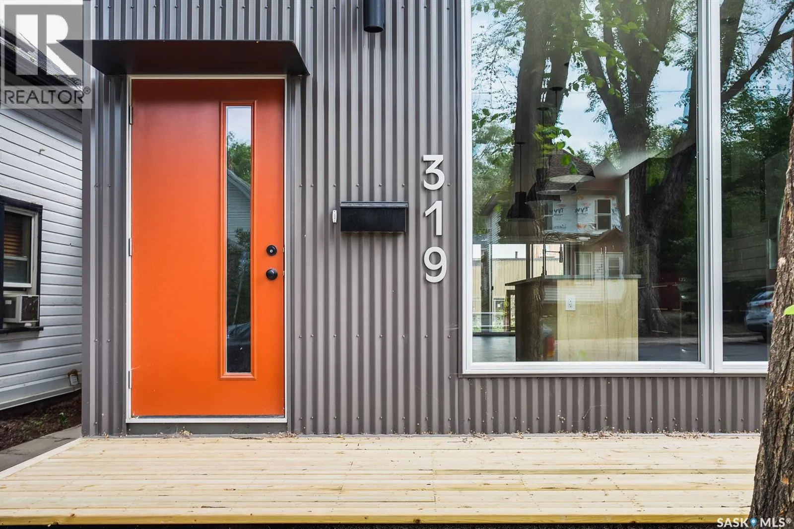 319 25th STREET W
