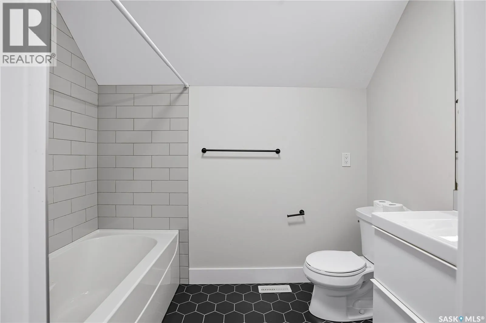 319 25th STREET W
