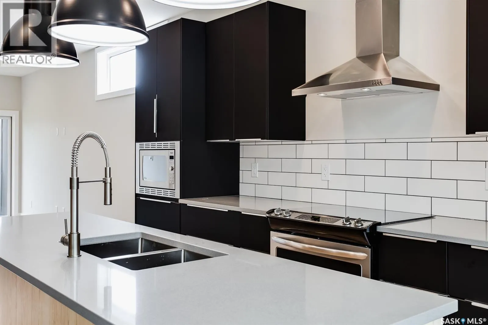 319 25th STREET W