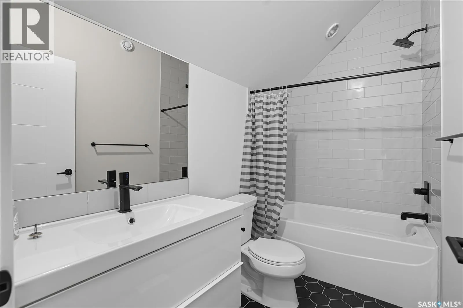319 25th STREET W