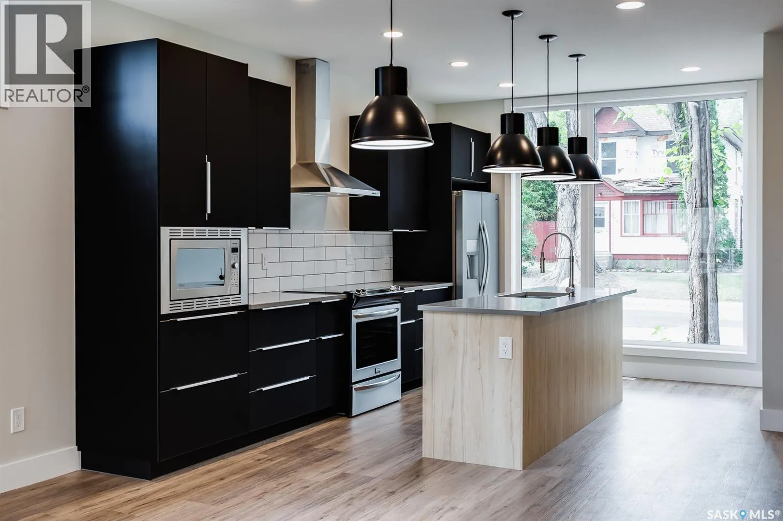 319 25th STREET W
