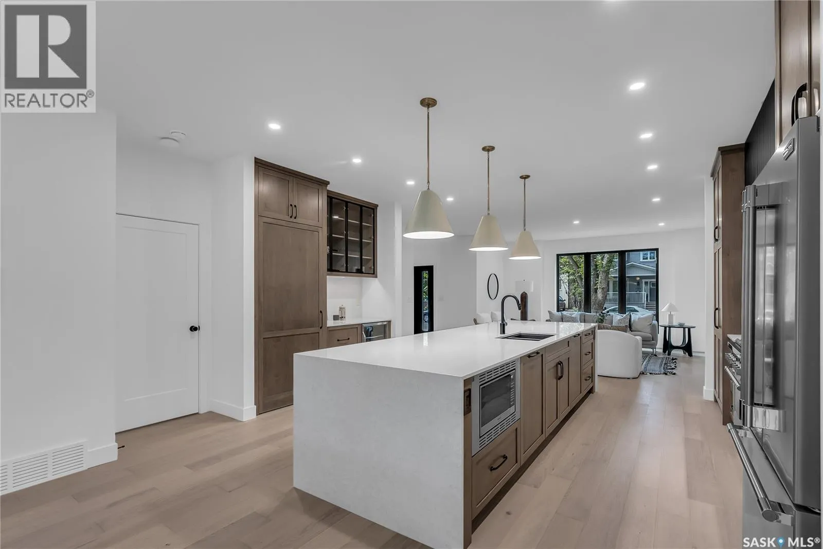1121 13th STREET E