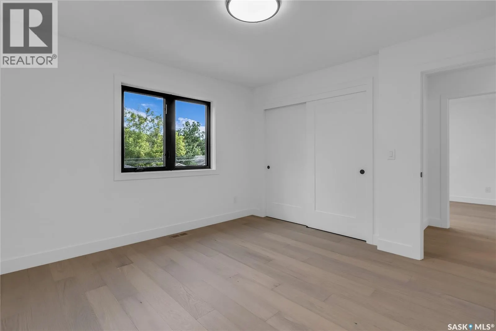 1121 13th STREET E