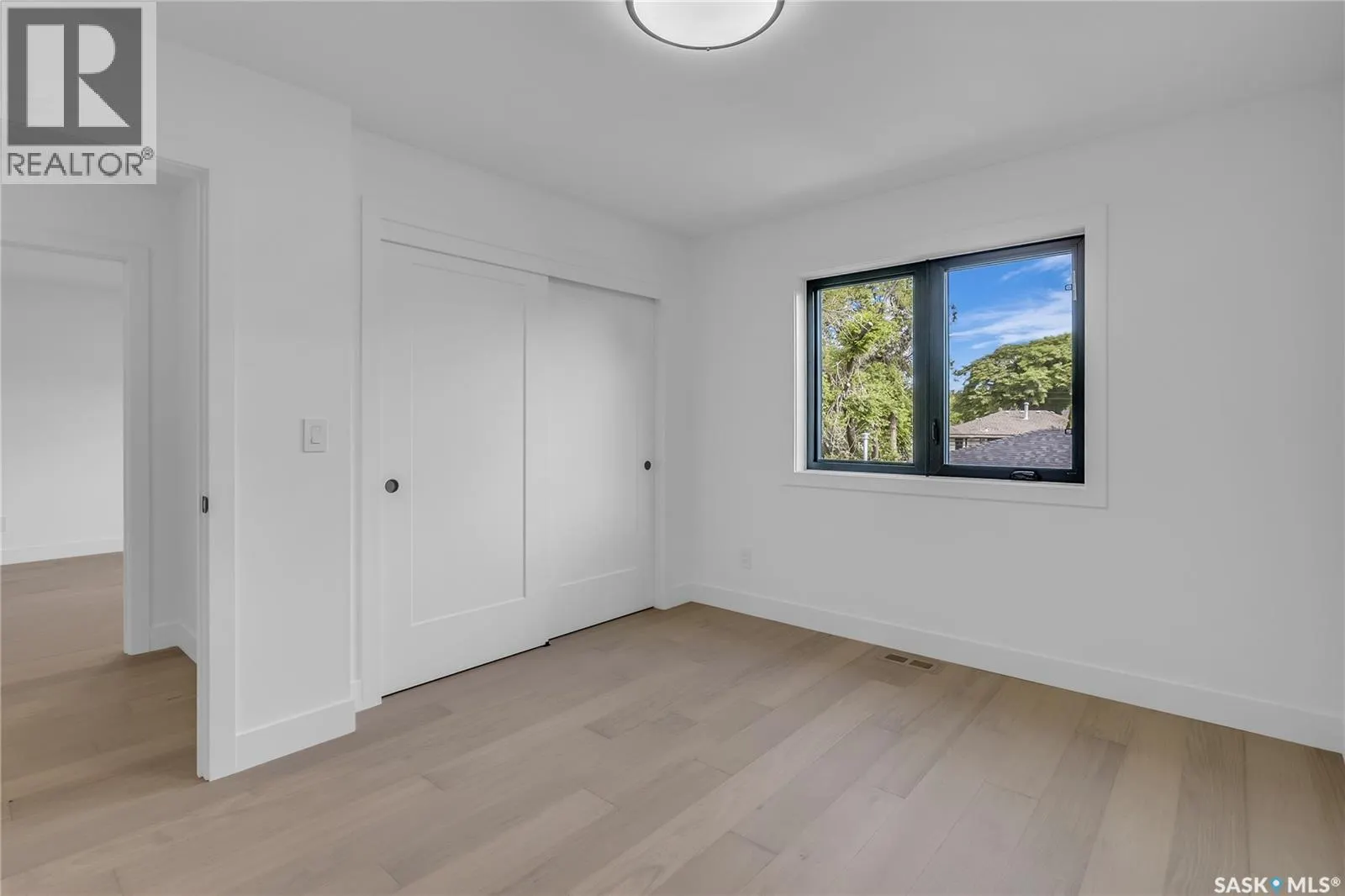 1121 13th STREET E