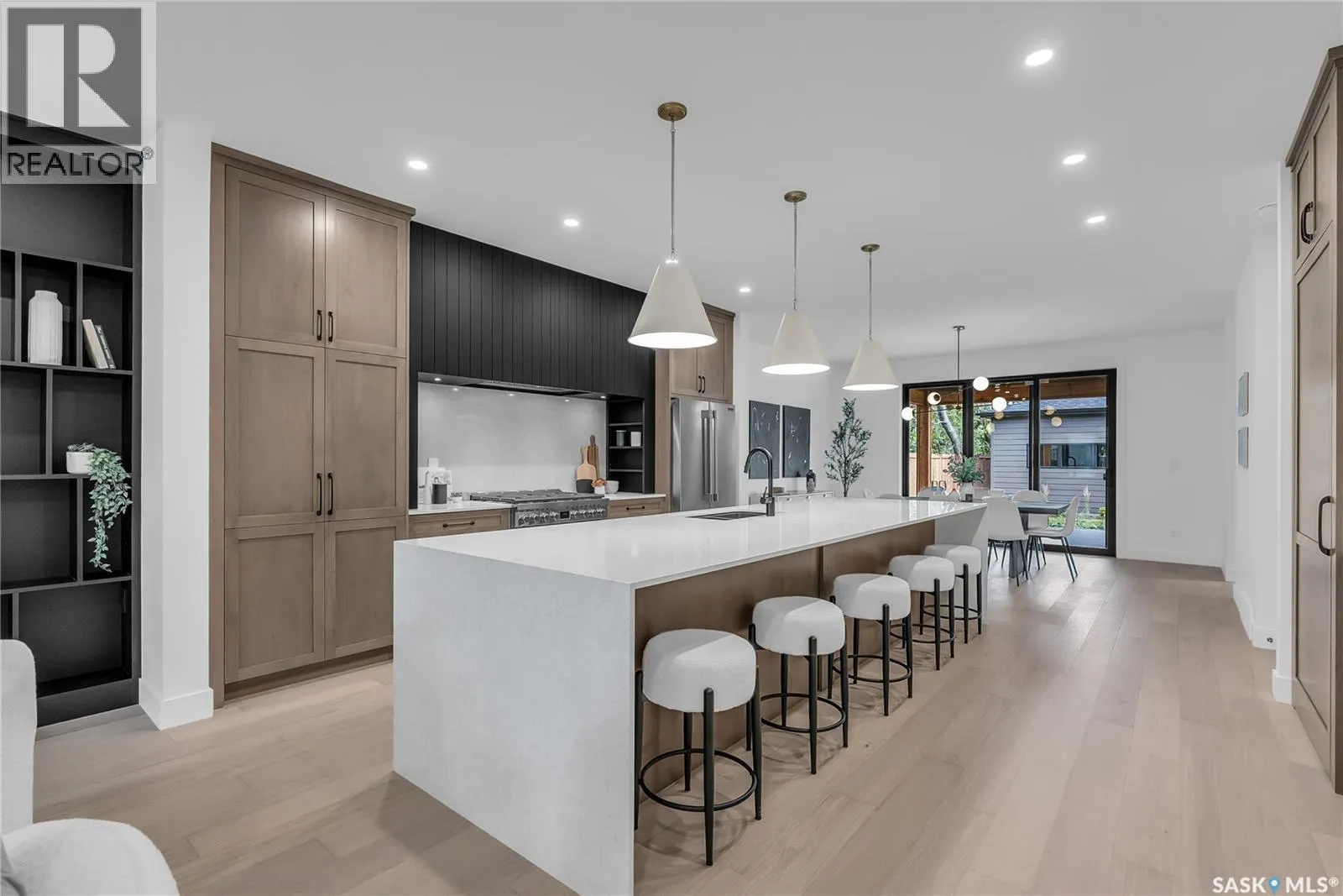 1121 13th STREET E