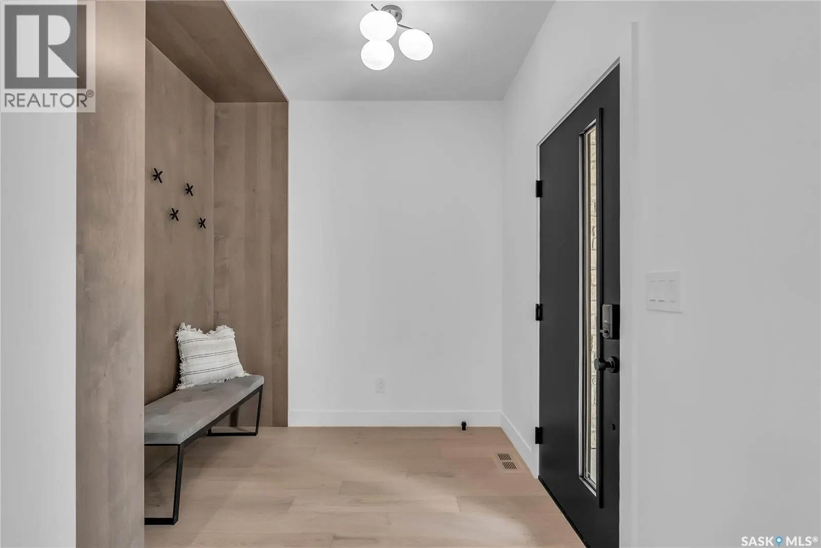 1121 13th STREET E