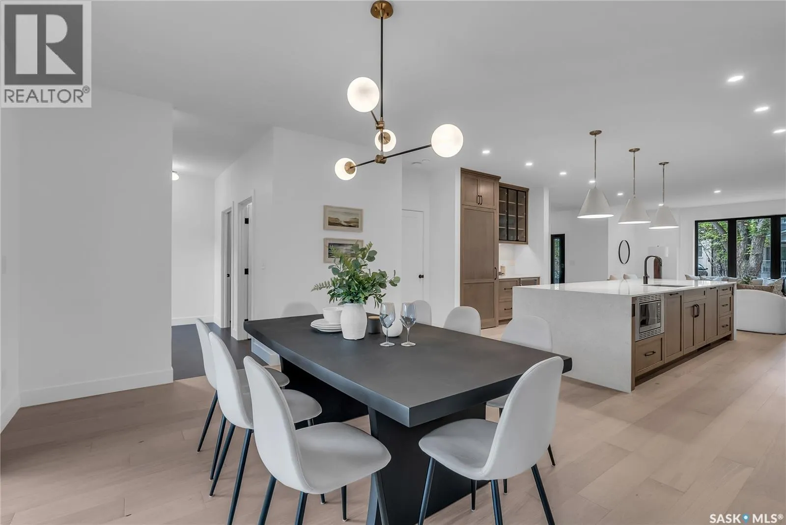 1121 13th STREET E