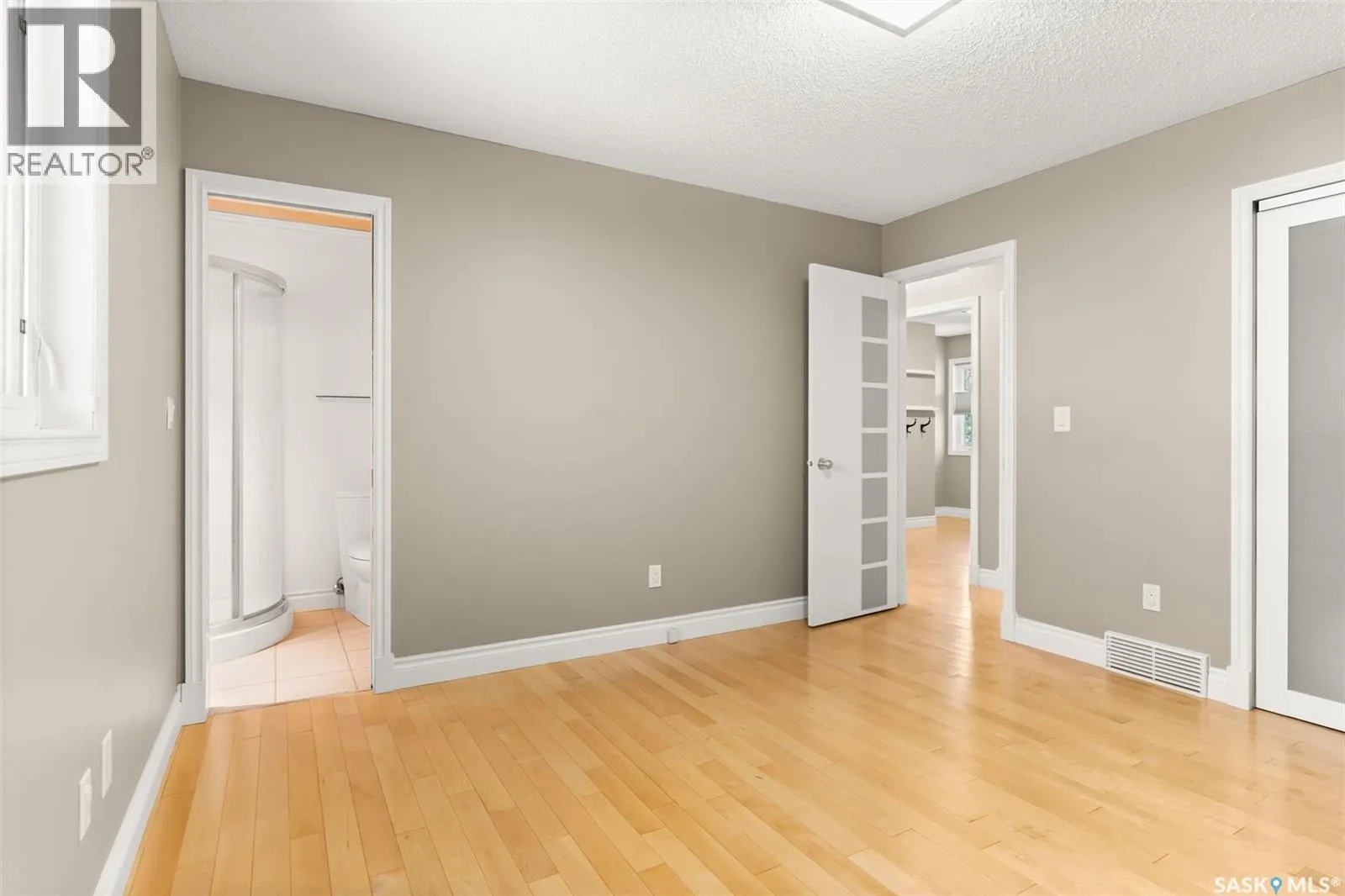 2206 Assiniboine AVENUE E