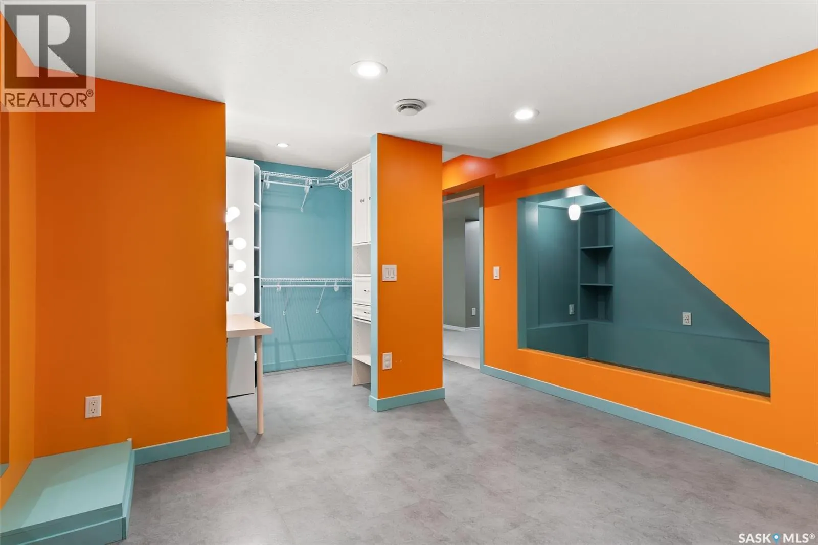 2206 Assiniboine AVENUE E