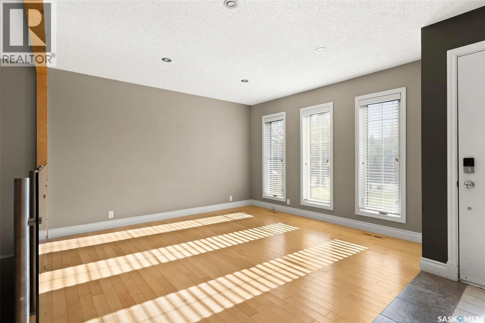 2206 Assiniboine AVENUE E