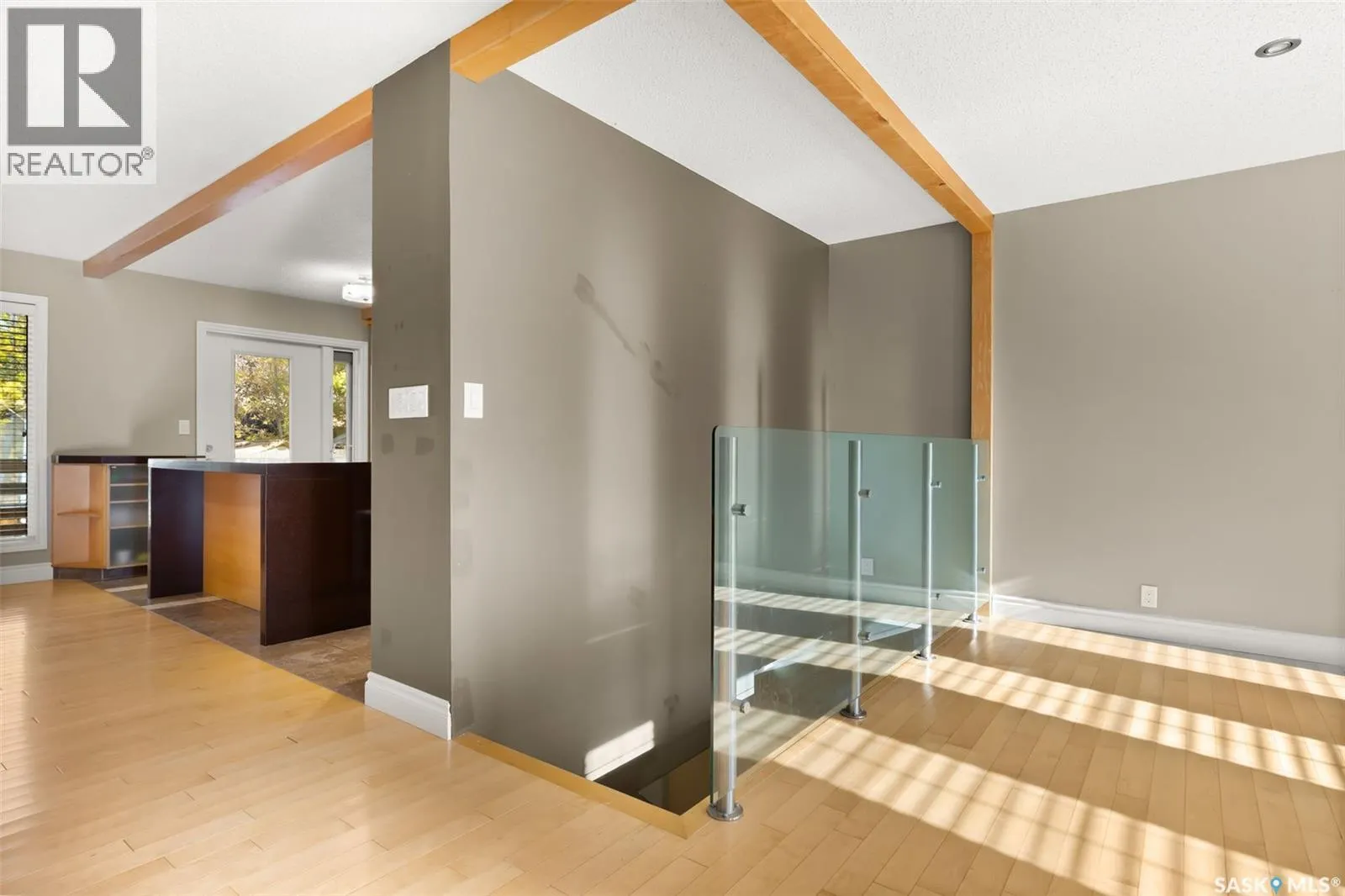 2206 Assiniboine AVENUE E