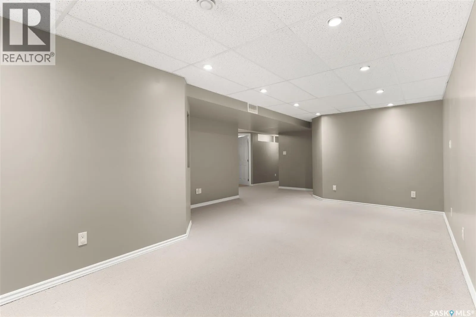 2206 Assiniboine AVENUE E