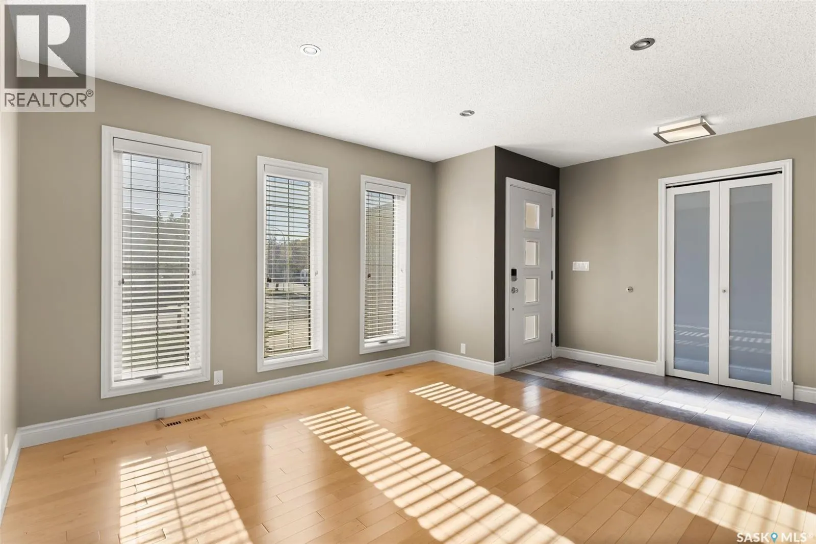 2206 Assiniboine AVENUE E