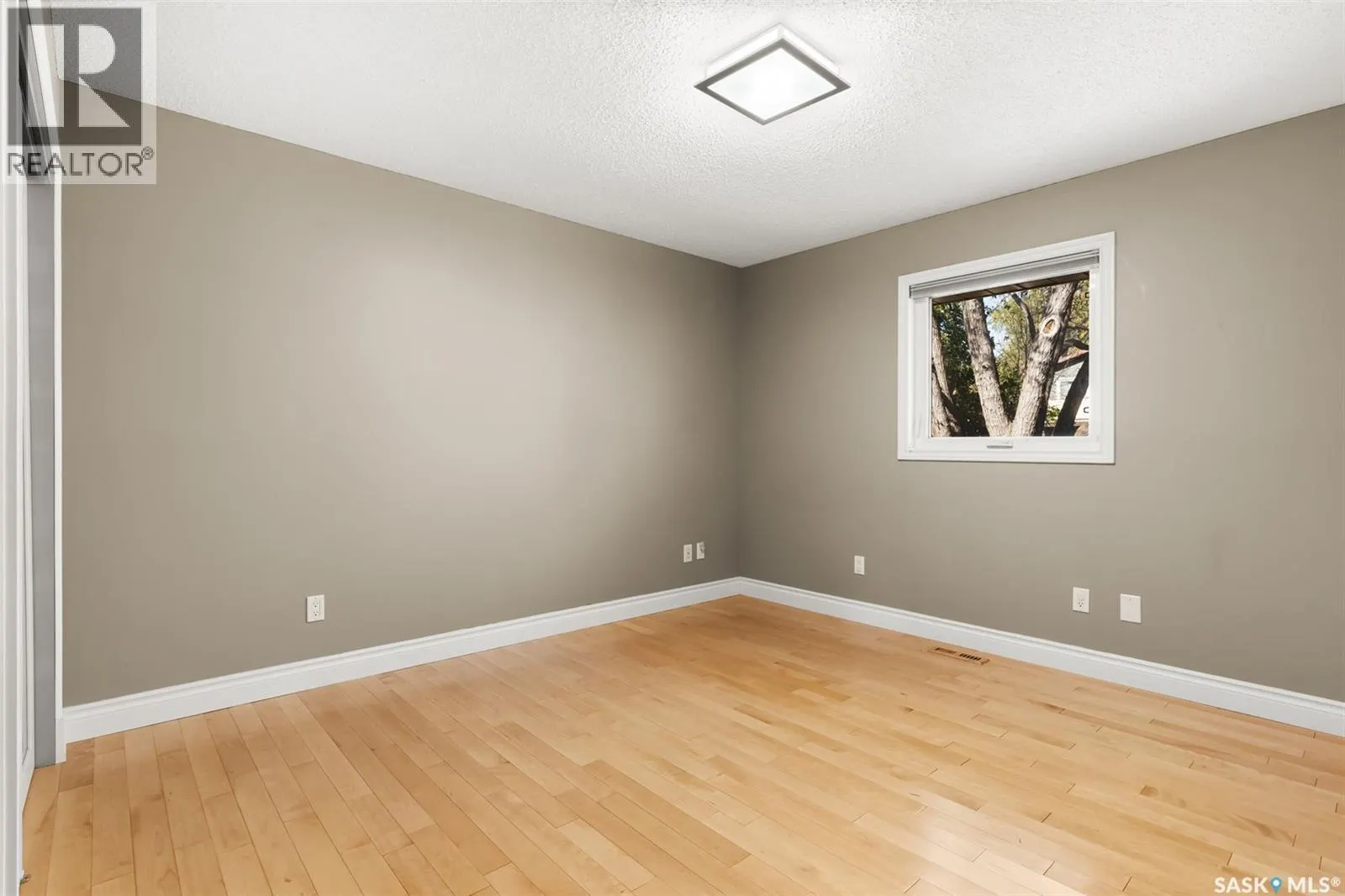 2206 Assiniboine AVENUE E