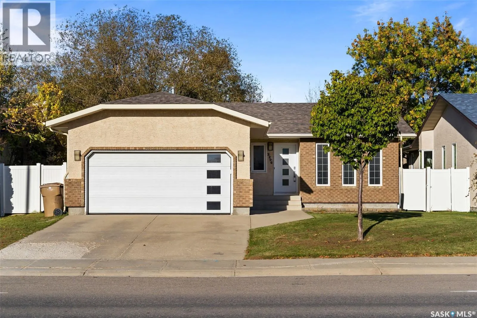 2206 Assiniboine AVENUE E