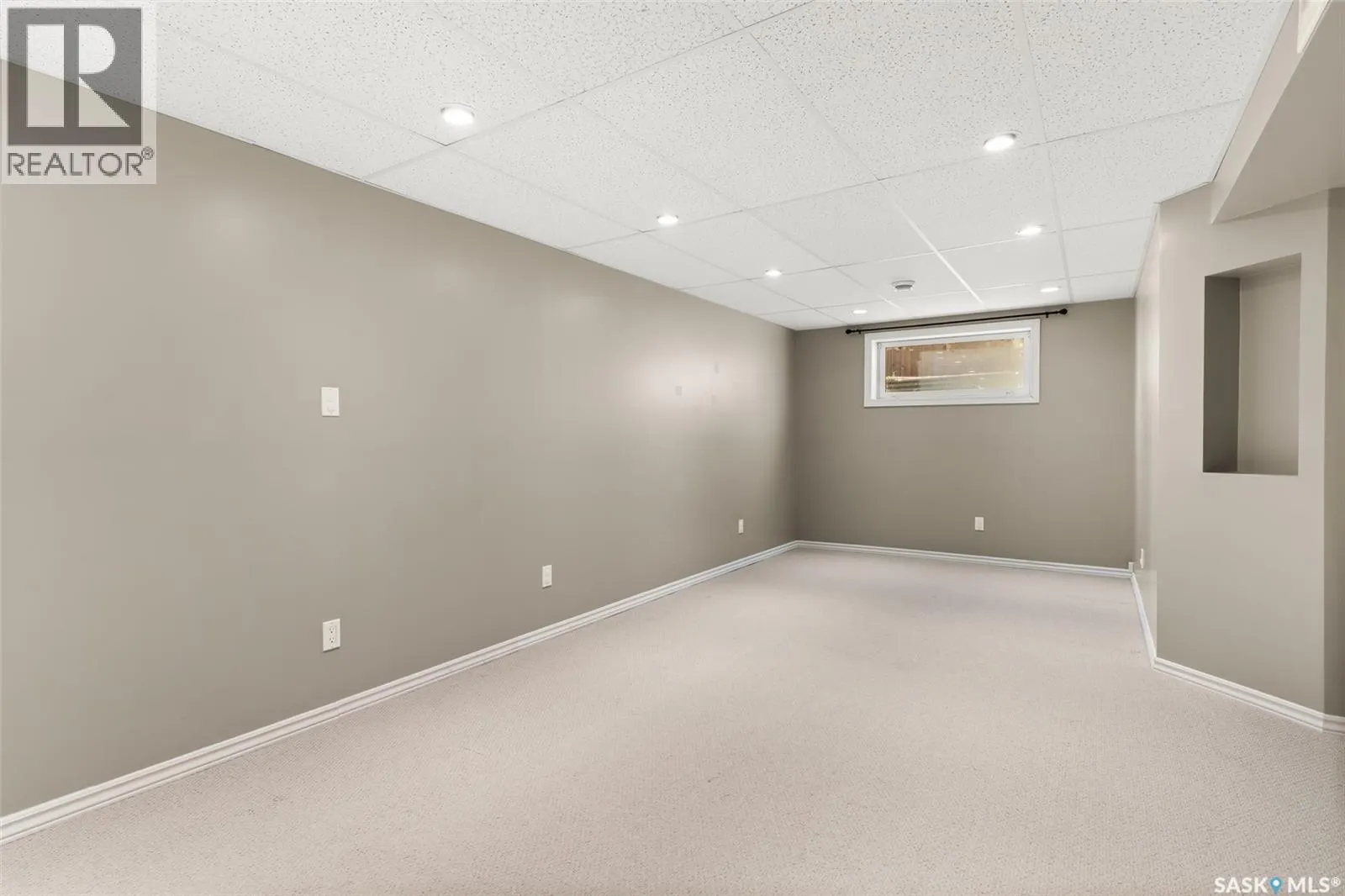 2206 Assiniboine AVENUE E